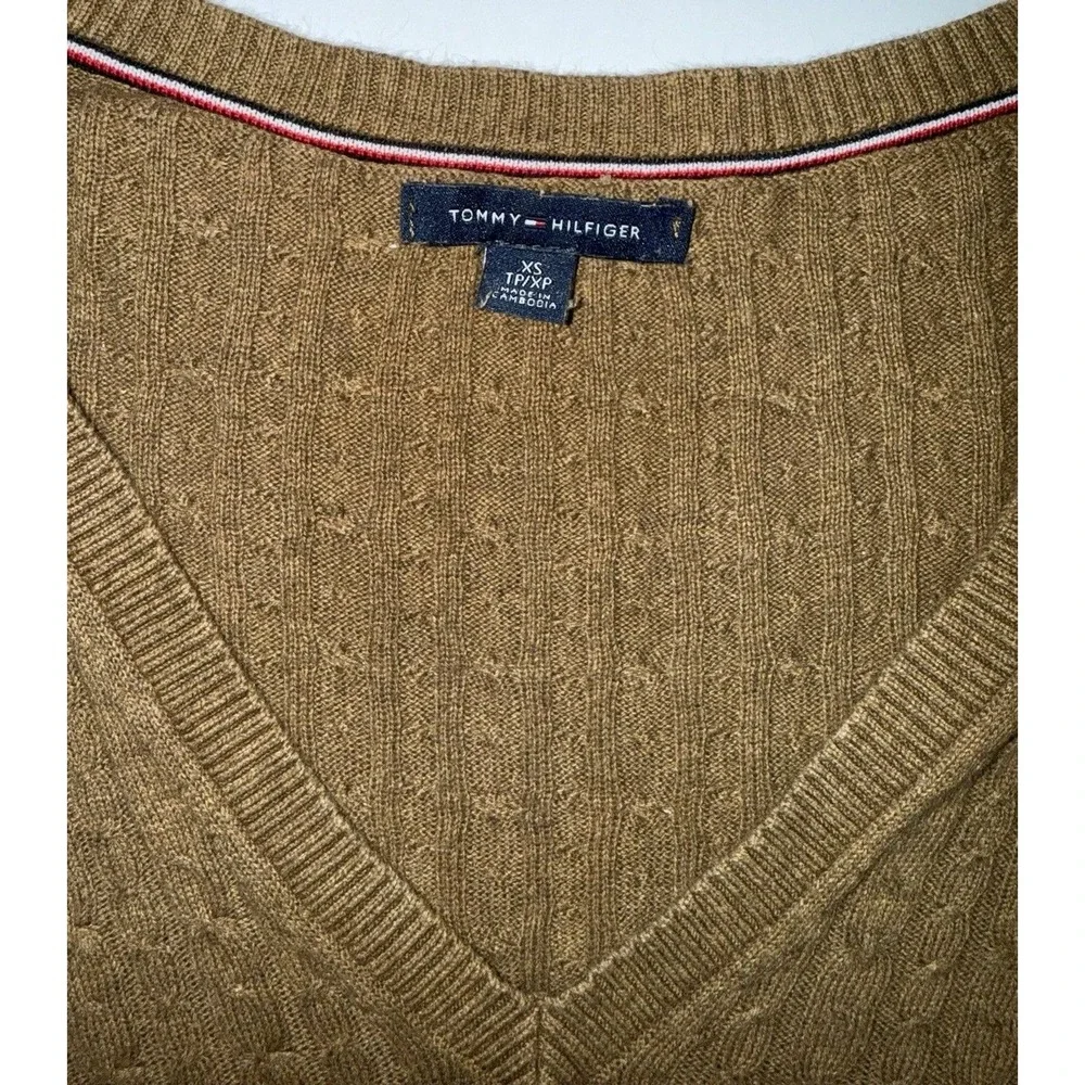 V-Neck Sweater Pullover Jumper. Tommy Hilfiger Women Slim Fit Size XS.‎ Preppy
